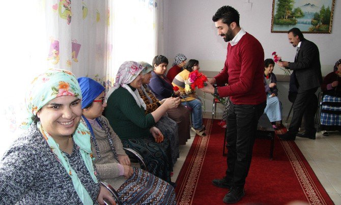 Zihinsel Ve Ruhsal Engelli Kadınlara Saç Bakımı