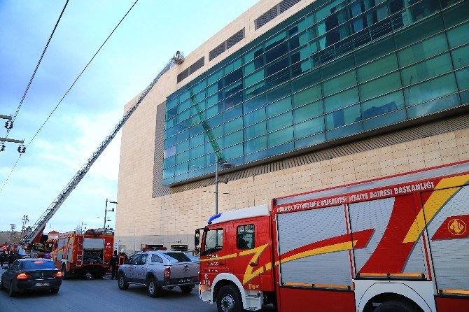 Ankara’da Avm Çatısında Yangın