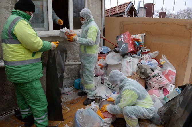 Osmangazi Belediyesi Çöp Evi Temizledi