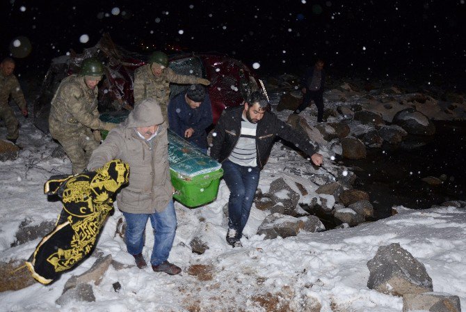 Düğün Yolunda Feci Kaza: 4 Ölü, 1 Yaralı