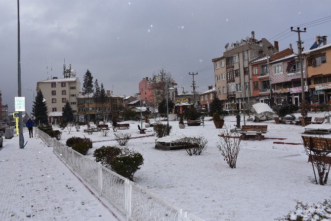 Dursunbey’de Kar Yağışı Yeniden Etkili Oluyor