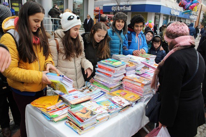 Tatile Giren Öğrencilere Hediye Kitap