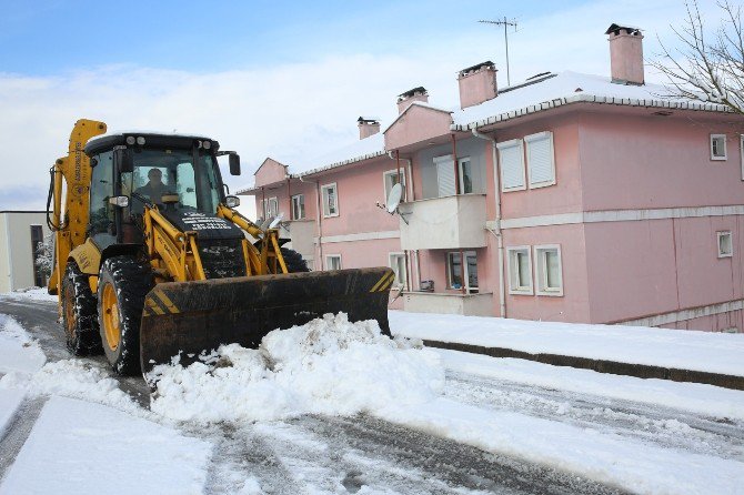 Adapazarı’nda Ekipler Sabaha Kadar Çalıştı