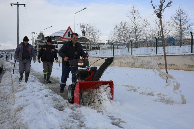 Adapazarı’nda Ekipler Sabaha Kadar Çalıştı