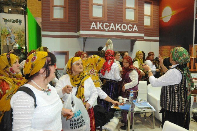 Akçakoca Standı Vatandaşlardan Yoğun İlgi Görüyor