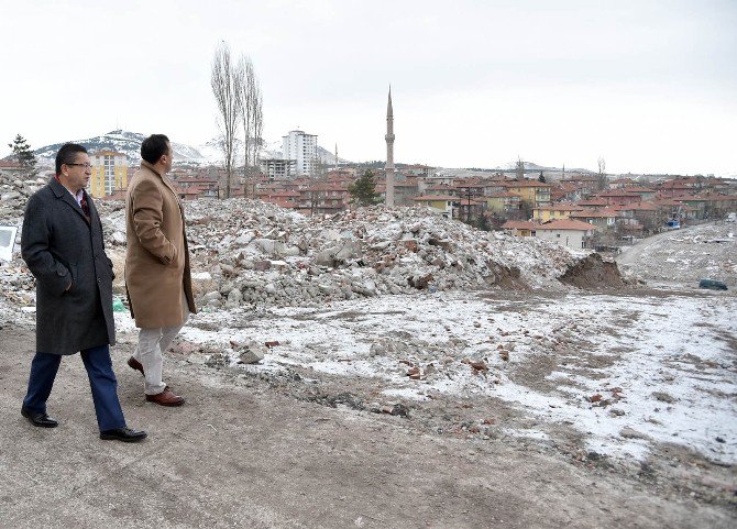 Başkan Tiryaki Yapımına Başlanacak Park Alanlarını Gezdi