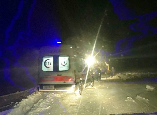 Kar Nedeniyle Mahsur Kalan Hastaya Güçlükle Ulaşıldı