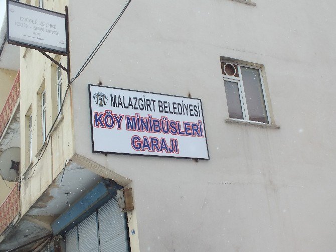 Malazgirt’te Köy Minibüsleri İçin Durak Oluşturuldu