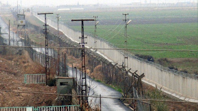 Nusaybin’de Sınıra Seyyar Duvar Örüldü