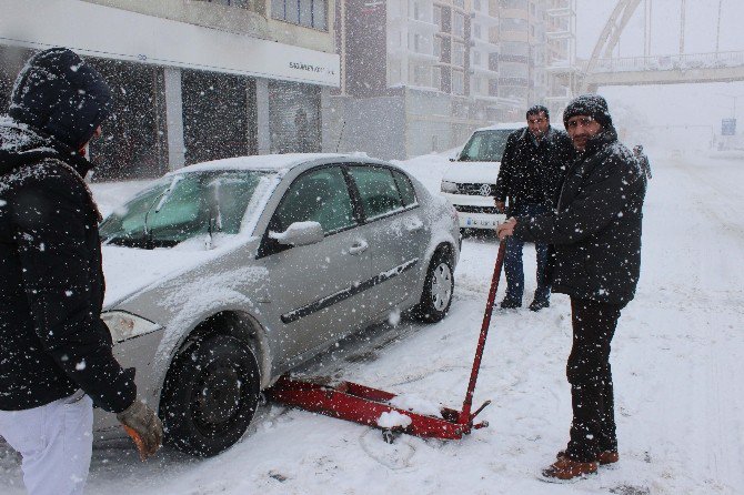 Soğuk Hava Oto Lastikçileri Vurdu