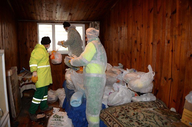 Osmangazi Belediyesi Çöp Evi Temizledi