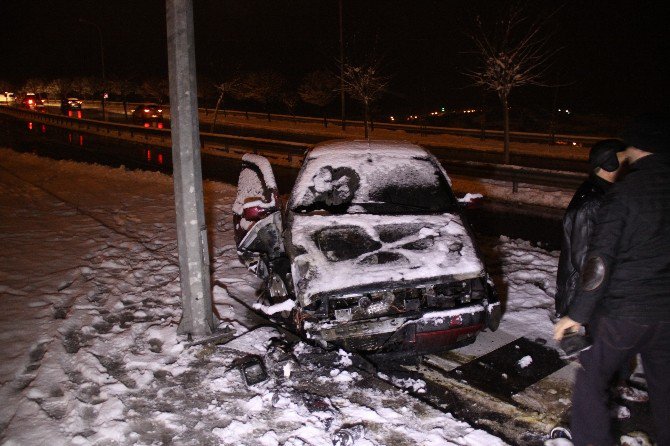 Karda Kayan Halk Otobüsü Duvara Girdi: 1 Yaralı