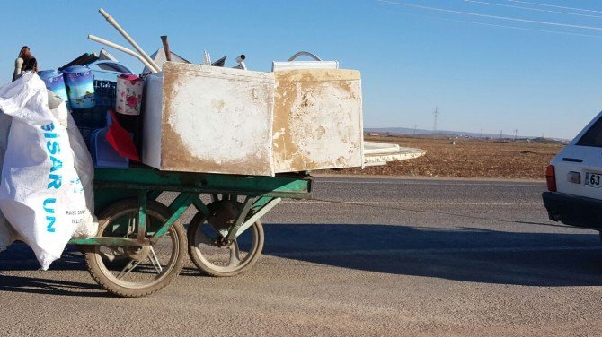 Hurdacı Çocuğu Ve Seyyar Arabasını Otomobiliyle Çekti