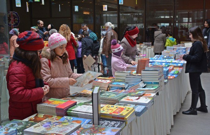 Bergama’da Çocuklar İçin Rengarenk Şenlik