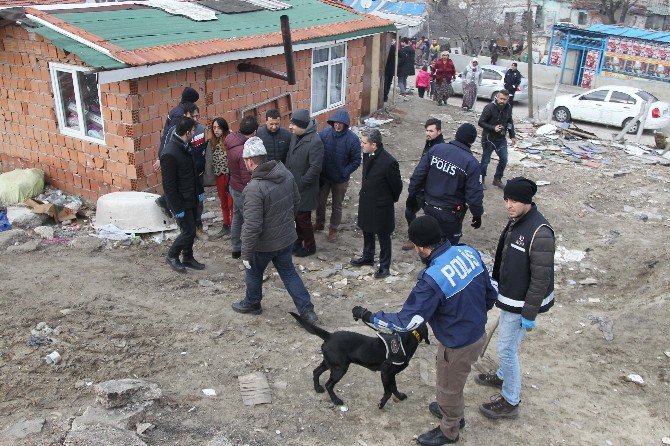 Polisi Görünce Bonzaiyi Kömür Sobasında Yakmaya Çalışırken Yakalandı