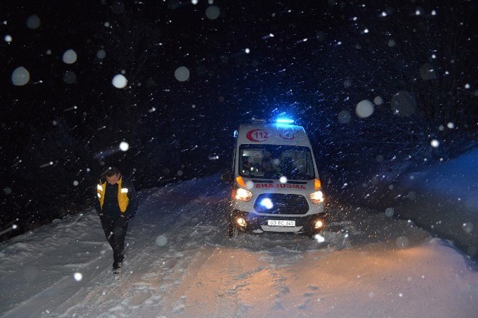 Tokat’ta Kar Nedeniyle Mahsur Kalan Kadın Hasta Kurtarıldı