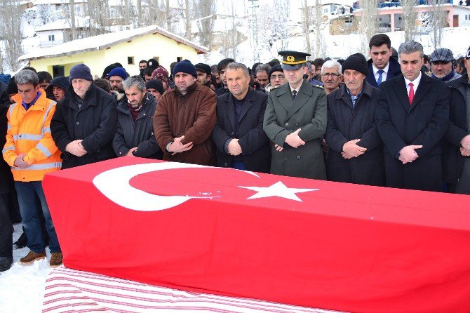 Uzman Erbaş Uzel, Anne Ve Babasıyla Toprağa Verildi