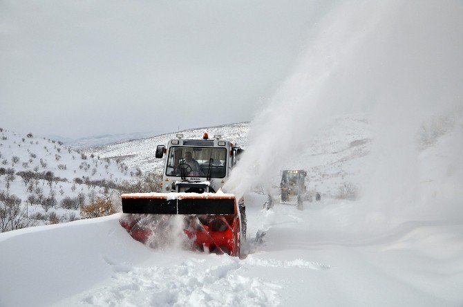 Tunceli’de 238 Köy Yolu Ulaşıma Kapandı