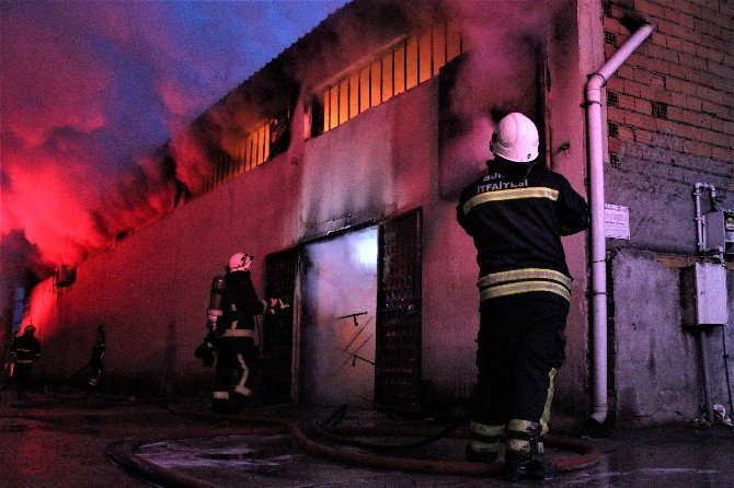 Bursa’da Perde Fabrikası Alev Alev Yandı