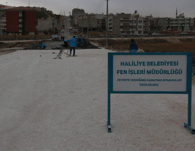 Haliliye Belediyesi İlçedeki Yol İhtiyaçlarını Birer Birer Gidiyor