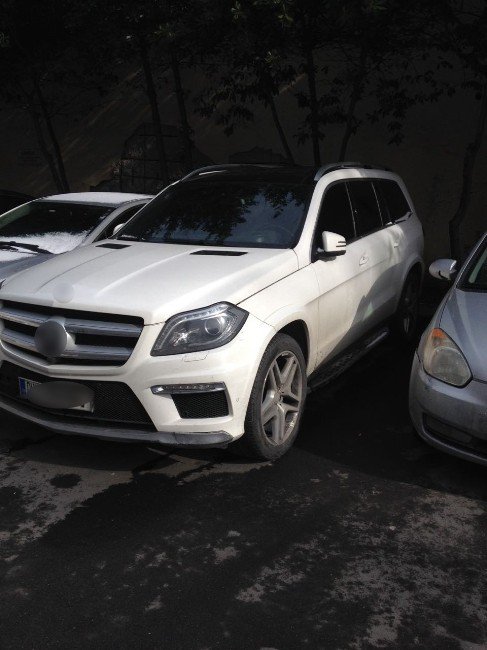 Yurda 10’da Bir Fiyatına Sokulan Lüks Aracı Satın Alan 3 İş Adamı Gözaltına Alındı