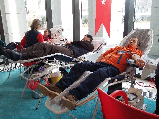 Zeytinburnu Belediyesi’nden Kan Bağışı Kampanyasına Destek