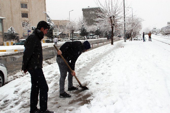 Batman’da 565 Köy Ve Mezra Yolu Ulaşıma Kapandı