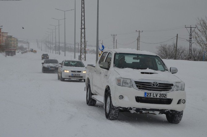 Bitlis’te 100 Araç Karda Mahsur Kaldı