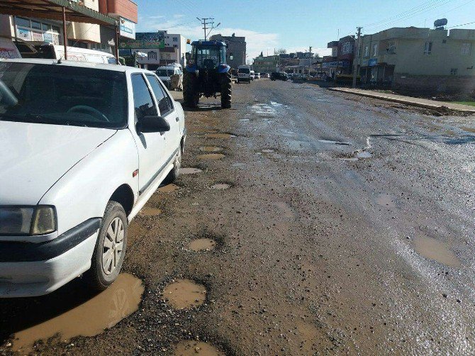 Caddeler Köstebek Yuvasına Döndü