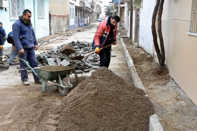 Güneş Mahallesi’nde Kaldırımlar Düzenleniyor