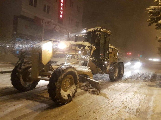 Kilis’te, Karla Mücadele Sabaha Kadar Sürdü