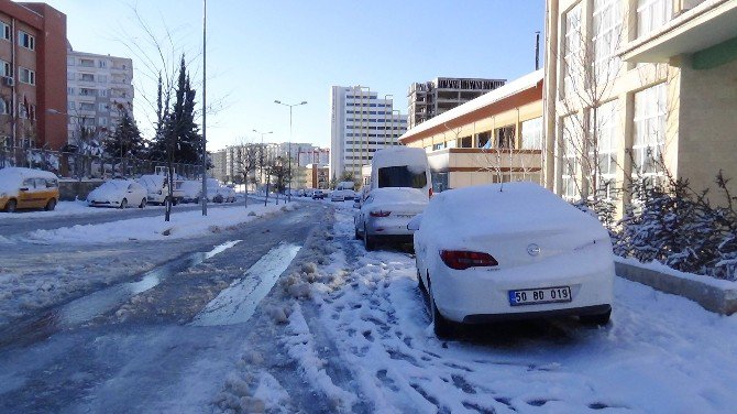 Kilis’te Aniden Bastıran Kar Yağışı Etkili Oldu