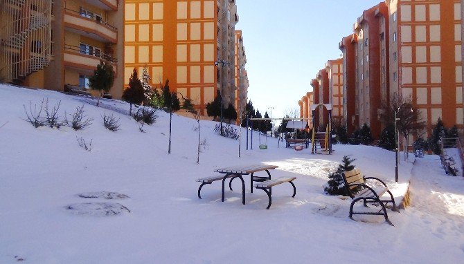 Kilis’te Aniden Bastıran Kar Yağışı Etkili Oldu