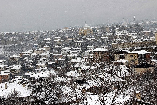 Safranbolu’da Kar Bir Başka Güzel