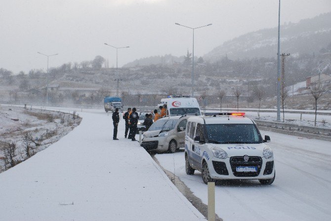 Tokat’ta Kar Yağışı Ve Buzlanma Kazalara Yol Açtı