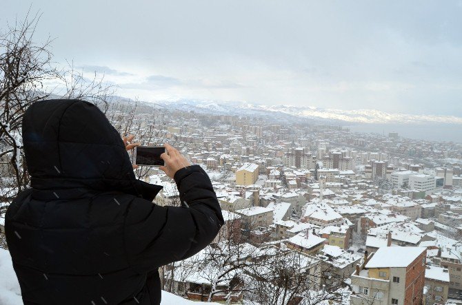 Trabzon Şehir Merkezi 1 Yılın Ardından Karla Tanıştı