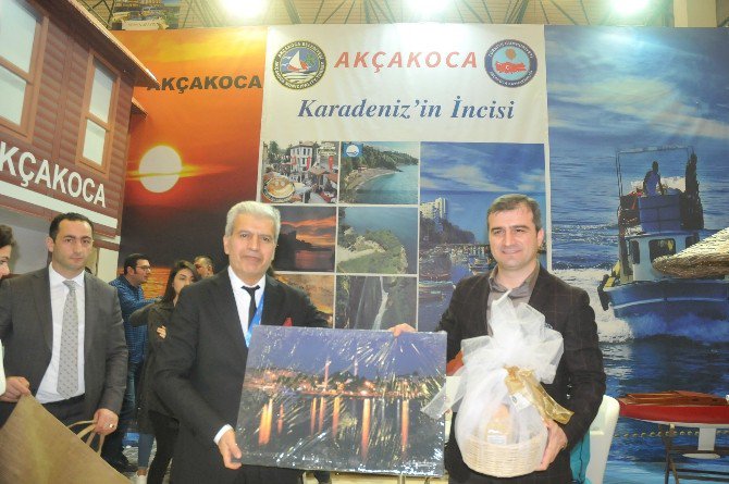 Turizm Yazarları Ve Tur Acentelerinden Akçakoca Standına Büyük İlgi