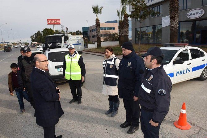 Vali Demirtaş, Polis Uygulama Noktasını Denetledi