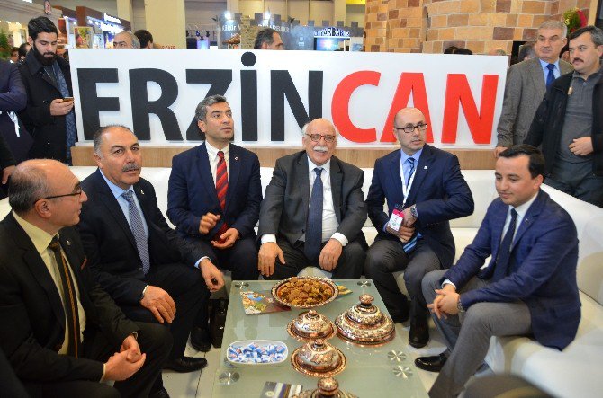 Bakan Avcı, Erzincan Standını Gezdi