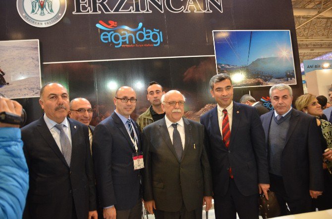 Bakan Avcı, Erzincan Standını Gezdi