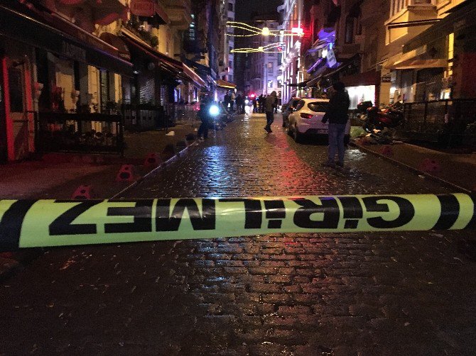 Beyoğlu’nda Silahlı Kavga : 1’i Polis 4 Yaralı