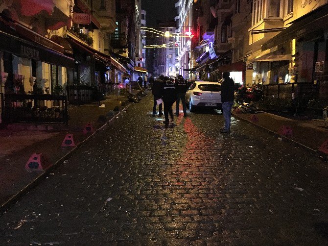 Beyoğlu’nda Silahlı Kavga : 1’i Polis 4 Yaralı