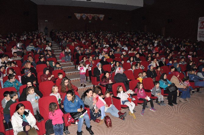 Bilecik Belediyesi’nden Çocuklara Anlamlı Yeni Yıl Hediyesi