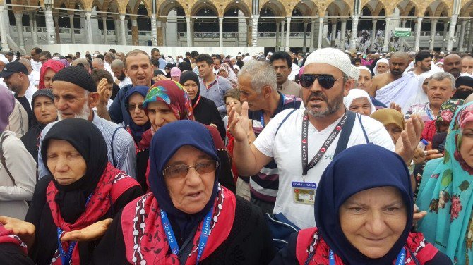 Kabe’de Umrecilerden Türkiye İçin “Evet” Duası