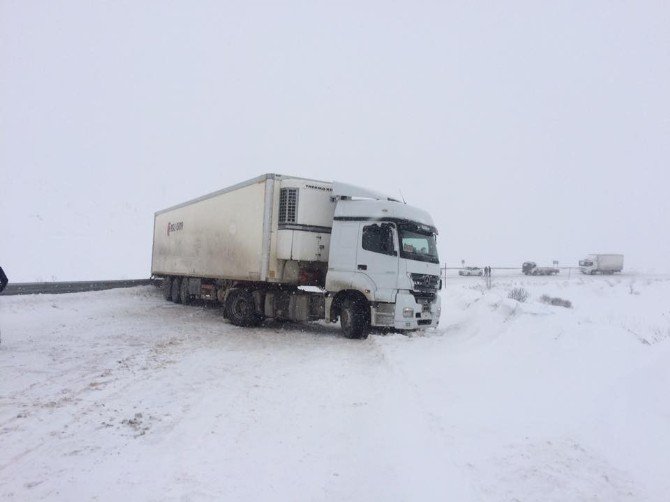 Kop Dağı’nda Buzlanma Ulaşımda Aksaklıklara Yol Açıyor