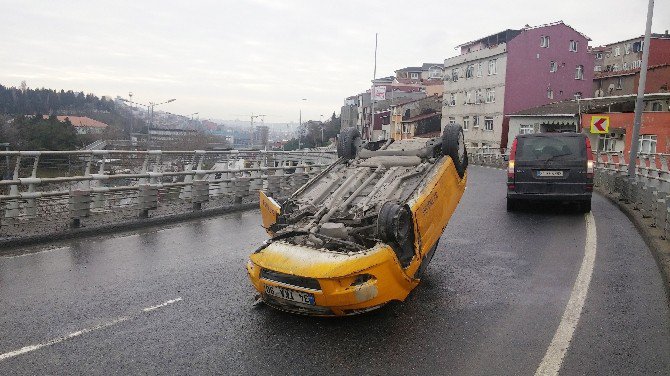 Taksi, Bariyerlere Çarparak Takla Attı: 1 Yaralı