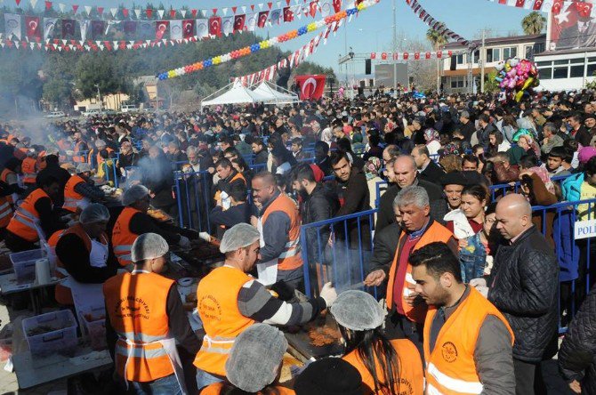 Osmaniye’de Sucuk-ekmek Festivalinde 2 Ton Sucuk Dağıtıldı