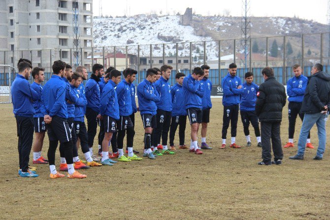 Profesyonel Takımdaki 8 Oyuncu Lisede Okuyor