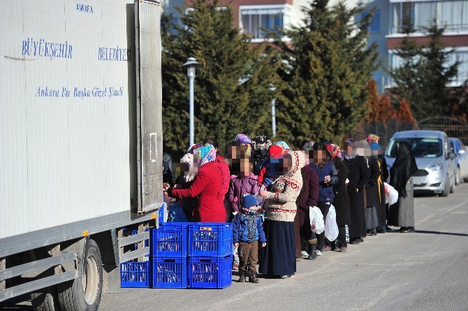 Büyükşehir’den İhtiyaç Sahibi Ailelere Ekmek Yardımı