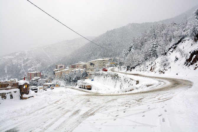 Artvin’de Kar Yağışı Etkisini Arttırdı